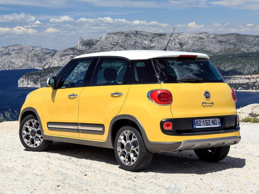  Fiat 500L Trekking 2013 года  (фото 17 из 22)